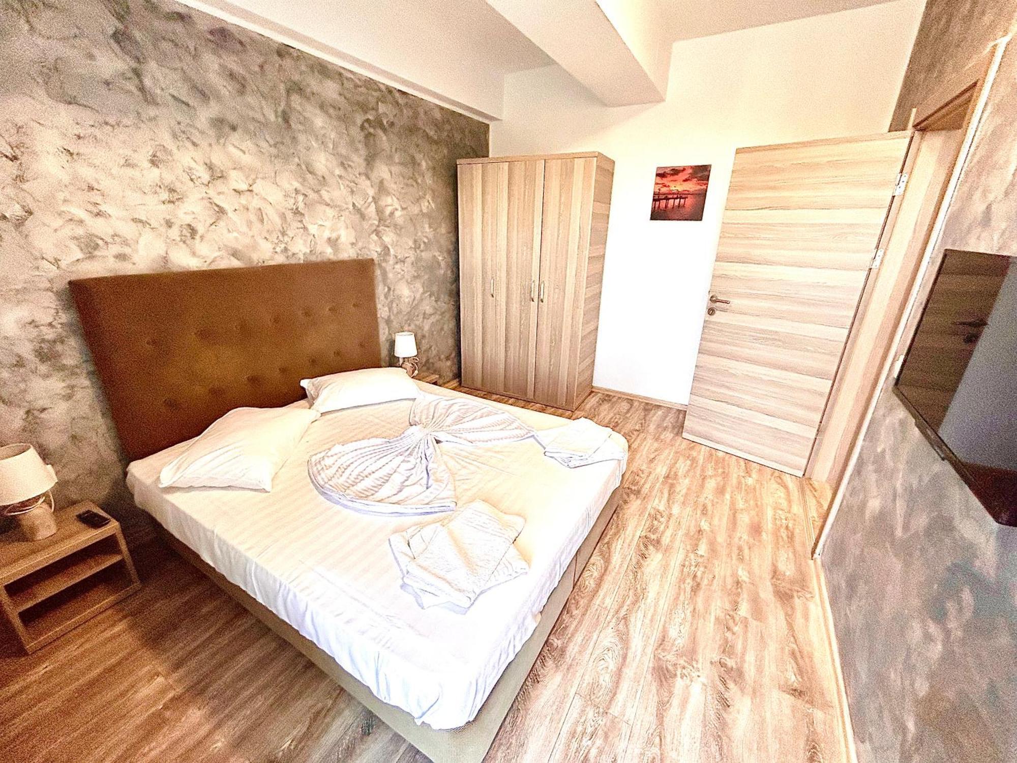 Marcony Boutique Apartments Mamaia Esterno foto
