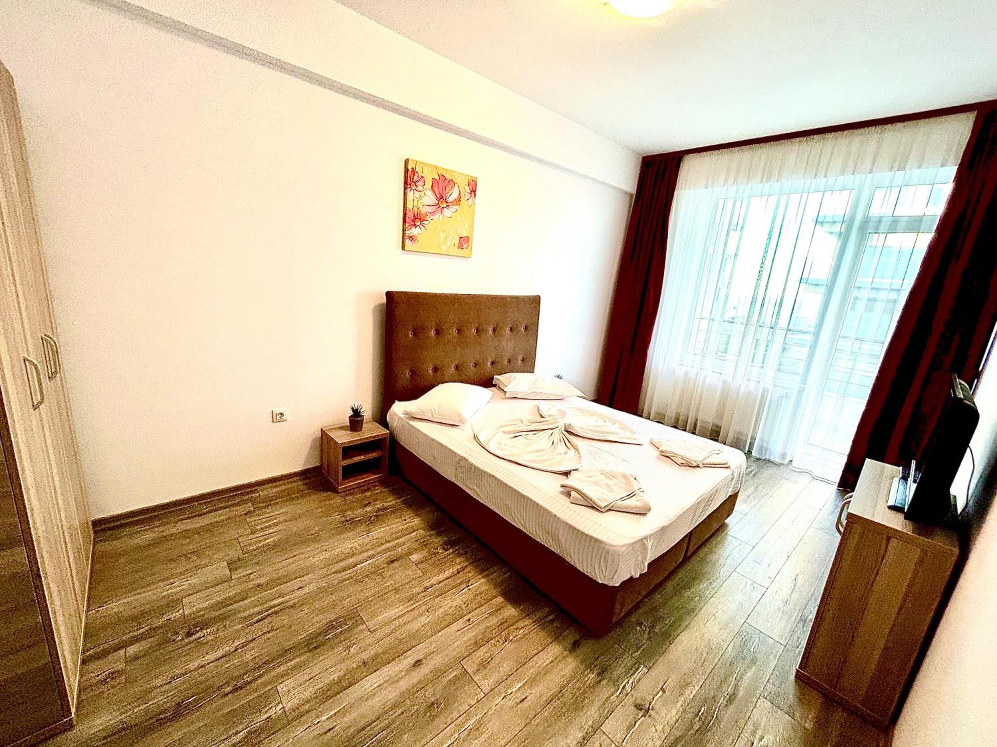 Marcony Boutique Apartments Mamaia Esterno foto